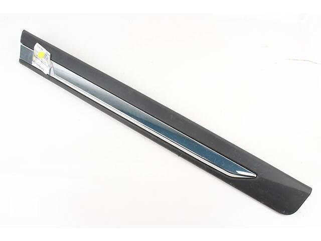 Listwa ochronna drzwi tylnych lewych dolna 828776FR0A Nissan/Infiniti
