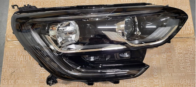 Reflektor prawy 260106878R Renault (RVI)