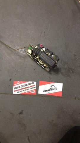 Zamek drzwi przednich lewych 8200928465 Renault (RVI)