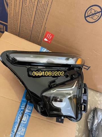 Reflektor lewy General Motors 42788713 cena, od 1607,29 USD