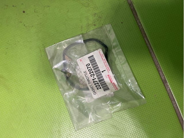 Do koszyka Uszczelka przepustnicy Toyota Avensis I T22