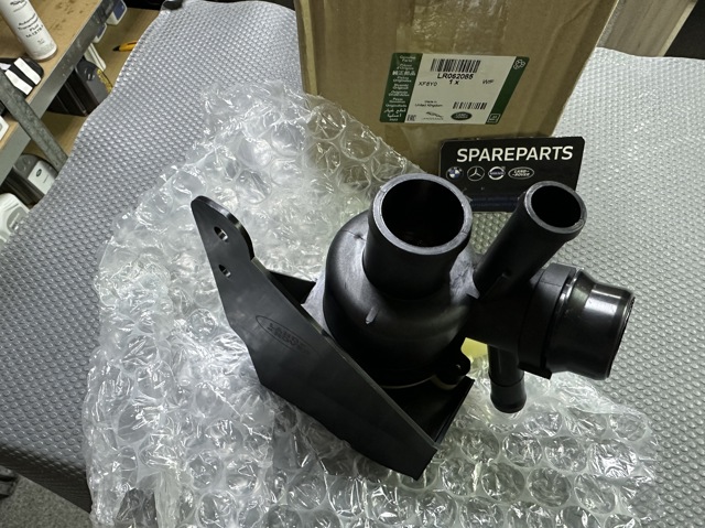 Obudowa termostatu Land Rover LR062085 cena, od 64,55 USD
