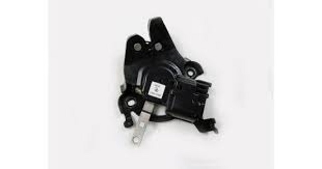 Zamek klapy bagażnika (3/5 drzwi tylnych) do Mazda 3  BL