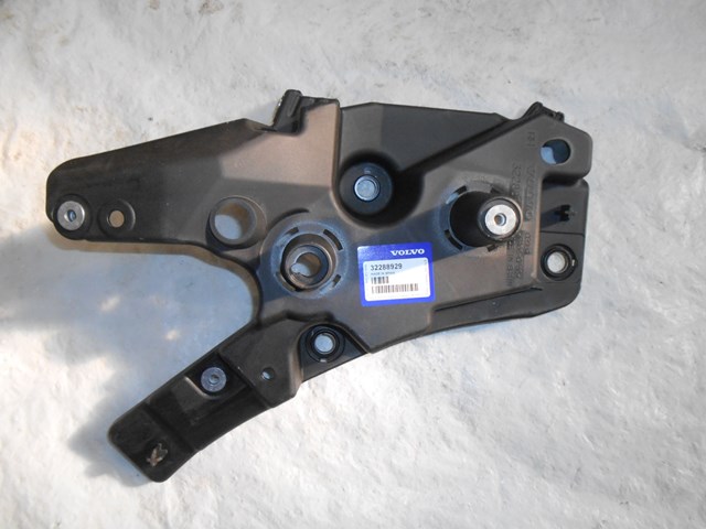 32288929 Volvo Wspornik do mocowania błotnika przedniego prawy przedni