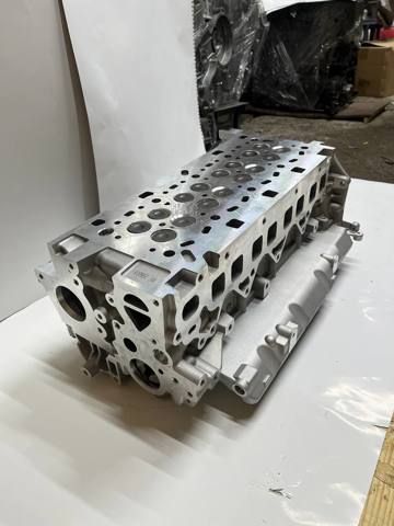 Głowica cylindrów Mercedes A6990101800