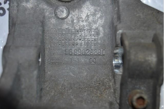 Wspornik alternatora do Peugeot Expert  VF