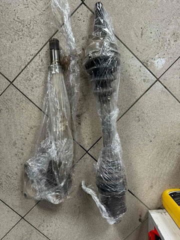 Półoś napędowa przednia prawa 5273558AG Chrysler