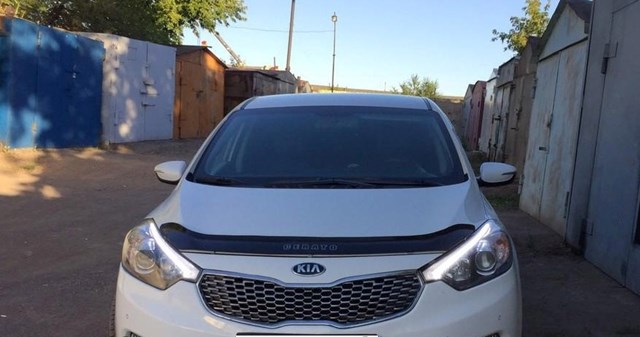 Deflektor na maskę do KIA Cerato III YD