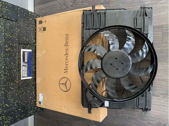 Dyfuzor chłodnicy, w komplecie z silnikiem i wirnikiem Mercedes A2479069906 cena, od 966,19 USD