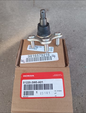 Sworzeń wahacza dolny 512203W0A01 Honda