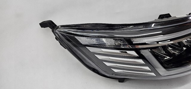 Reflektor prawy 260102899R Renault (RVI)
