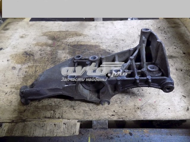  Wspornik alternatora Renault Kangoo 1