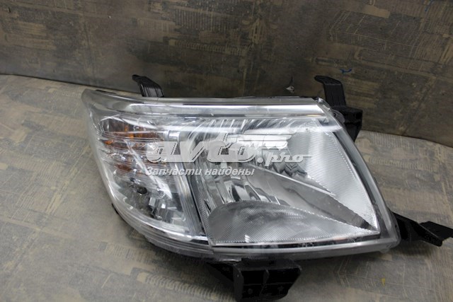 811100K401 Toyota Reflektor prawy
