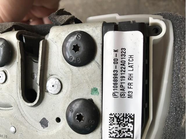 Zamek drzwi przednich prawych do Tesla Model 3  5YJ3