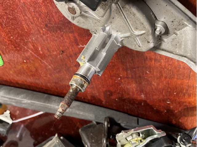 Silniczek wycieraczki tylnej szyby do Lexus RX 330/350 U3