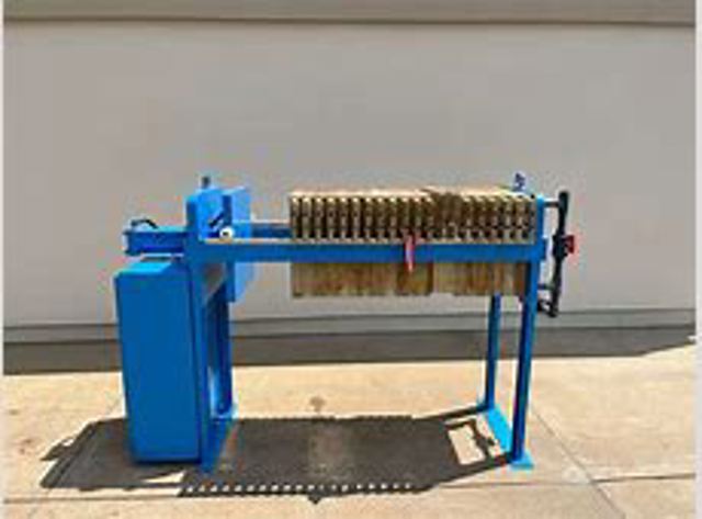  Zderzak przedni Ford Mondeo 1