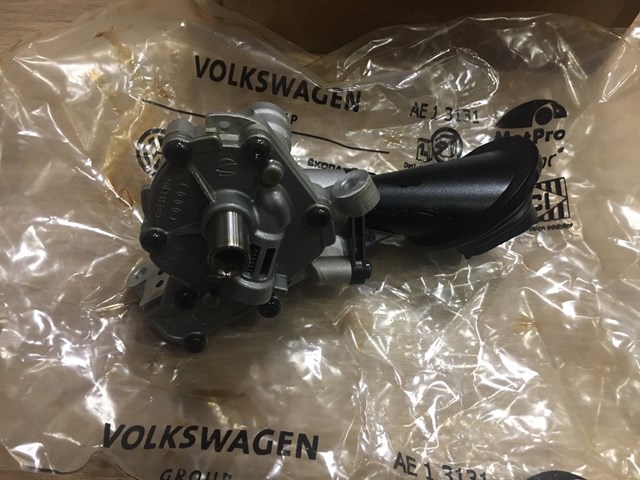 06E115105BA VAG Pompa oleju