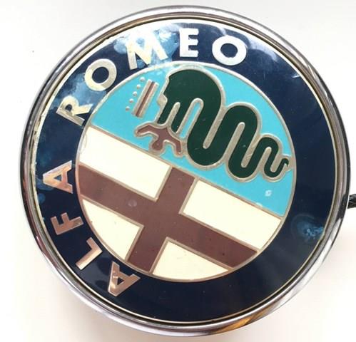 Emblemat na klapę bagaznika (znaczek firmowy) do Alfa Romeo Giulietta  940