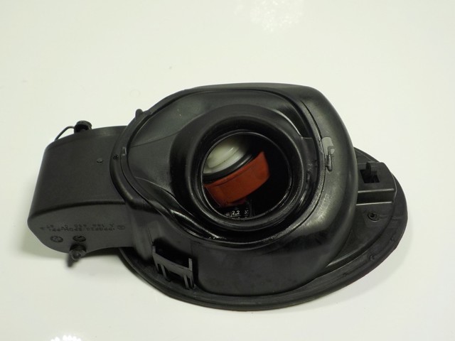 Do koszyka Klapka wlewu paliwa Mercedes ML/GLE  W164