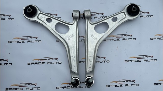 4013A584 Mitsubishi Wahacz zawieszenia przedniego dolny prawy