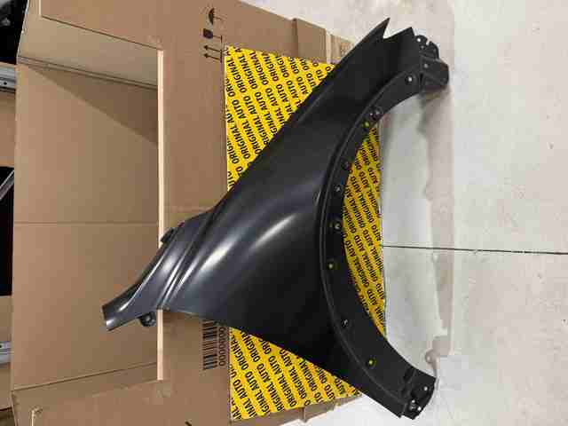 Błotnik przedni prawy D10E52111C Mazda