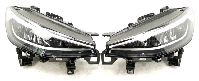 Reflektor prawy 11B941006A VAG
