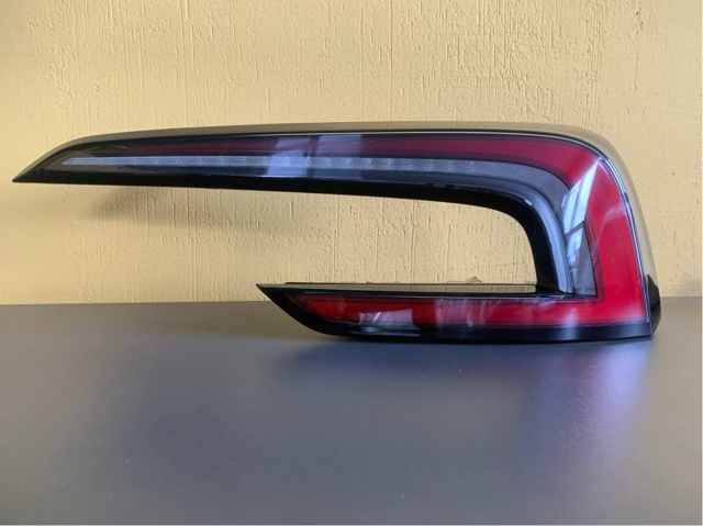 Lampa zespolona tylna prawa do Tesla Model 3  5YJ3