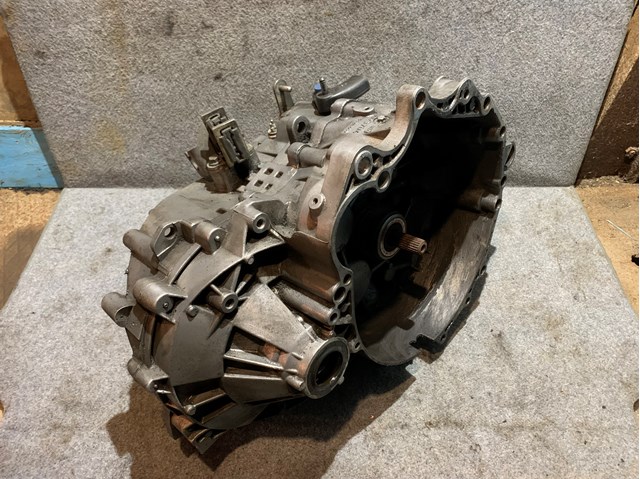 Do koszyka Mechaniczna skrzynia biegów w komplecie Volvo S70  LS, LT