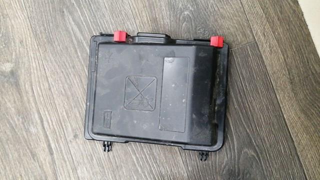 Pokrywa skrzynki bezpieczników Peugeot/Citroen 9801448680 cena, od 19,35 USD