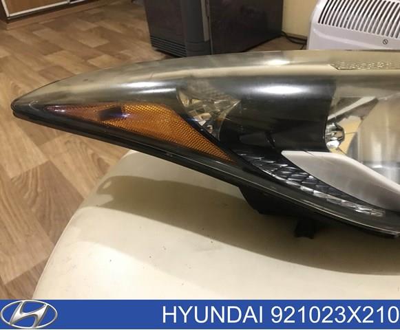 921023X210 Hyundai/Kia Reflektor prawy