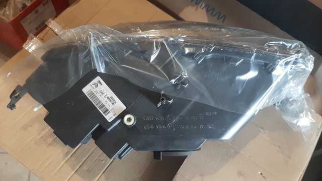 Reflektor lewy Peugeot/Citroen 9800901380 cena, od 141,17 USD