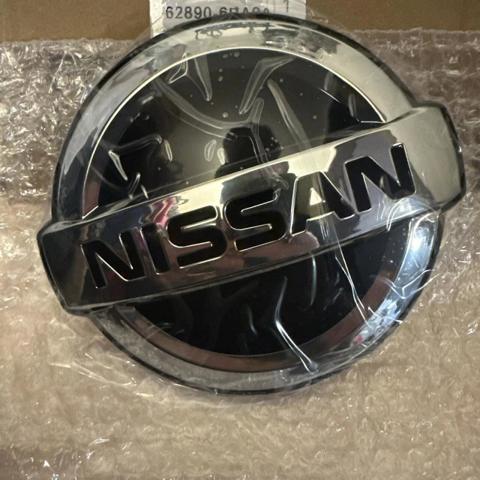 Do koszyka 628906RA0A Nissan/Infiniti Emblemat na atrapę chłodnicy