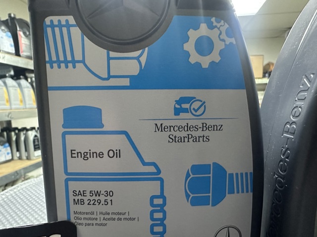 Olej do silnika Mercedes A000989690611 cena, od 17,63 USD