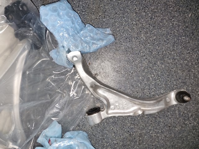 Wahacz zawieszenia przedniego dolny lewy Honda 51360STXA05 cena, od 222,22 USD