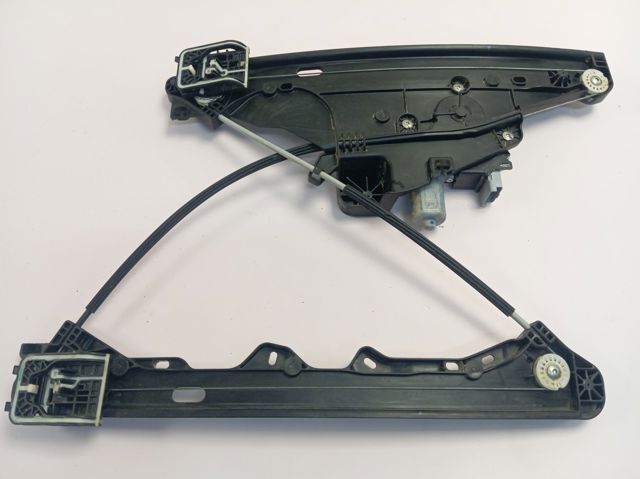 Mechanizm podnoszenia szyby drzwi przednich prawych 9828130680 Opel