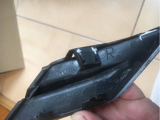 5312333050 Toyota Listwa ochronna atrapy chłodnicy prawa