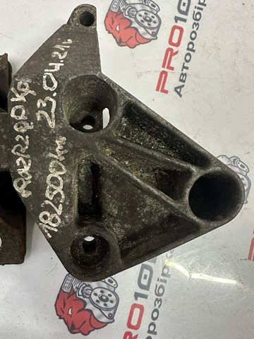 Do koszyka 8200437464 Renault (RVI) Poduszka (podpora) silnika prawa