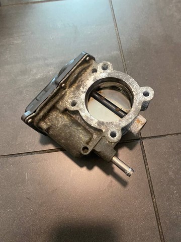 Do koszyka 2203037050 Toyota Przepustnica, komplet