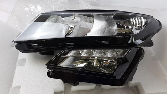 Reflektor lewy VAG 566941015 cena, od 602,84 USD