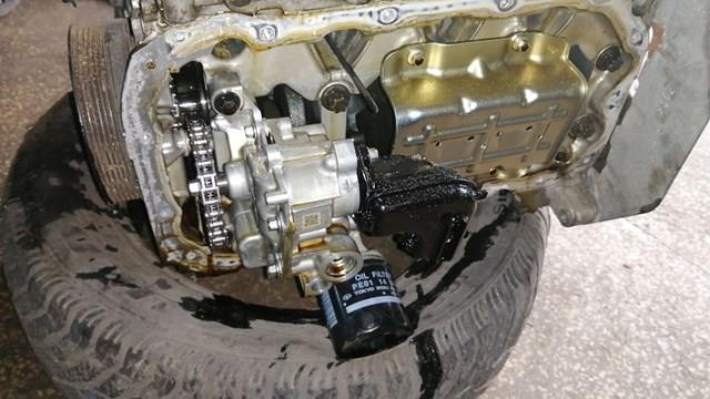 PE0114100 Mazda Pompa oleju