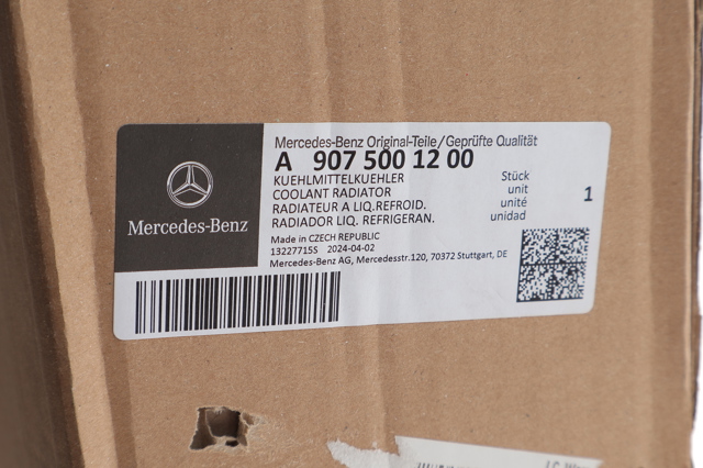 Chłodnica silnika Mercedes 9075001200