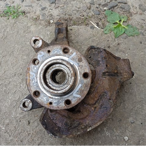 Czop (zwrotnica) przedni lewy Fiat/Alfa/Lancia 9403646938