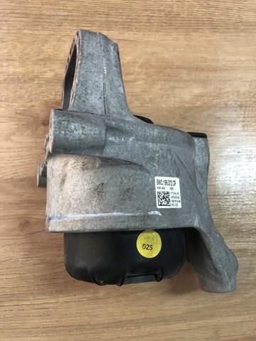 Poduszka (podpora) silnika prawa 8W0199372CP VAG