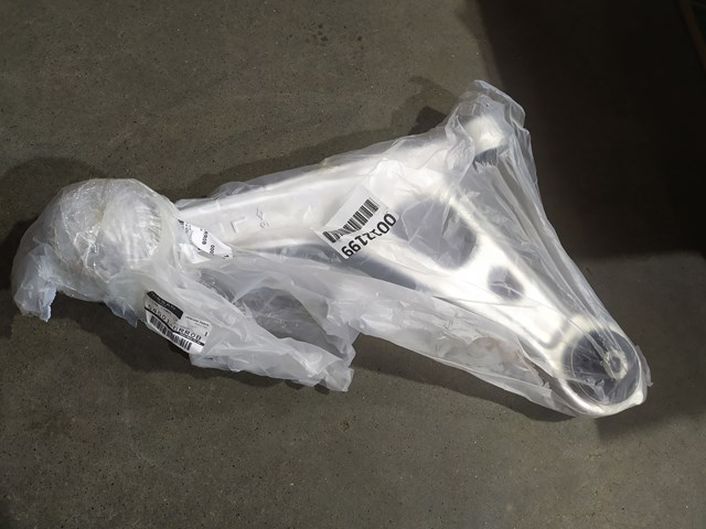 Wahacz zawieszenia przedniego dolny lewy 545016RR0B Nissan/Infiniti