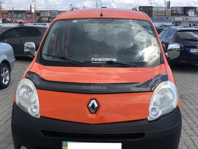 Do koszyka Deflektor na maskę Renault Kangoo II FW0