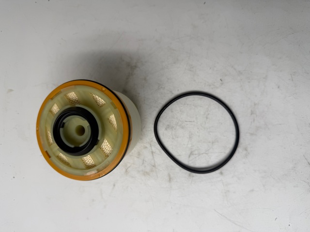 Do koszyka 1770A338 Mitsubishi Filtr paliwa