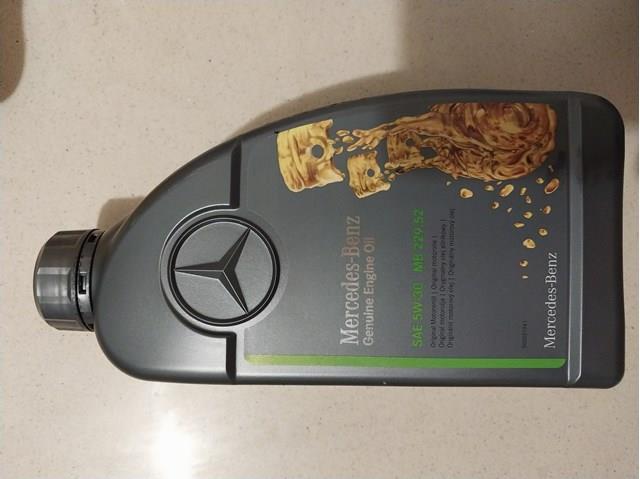 Olej do silnika Mercedes A000989820711
