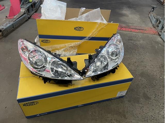 Reflektor prawy Magneti Marelli LPL621