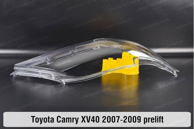 Reflektor prawy Toyota 8113033611