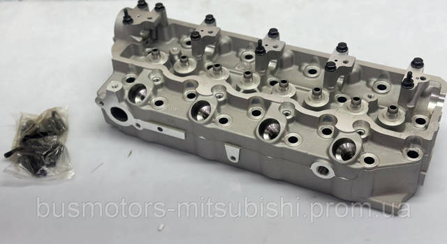 Głowica cylindrów Mitsubishi MR984455